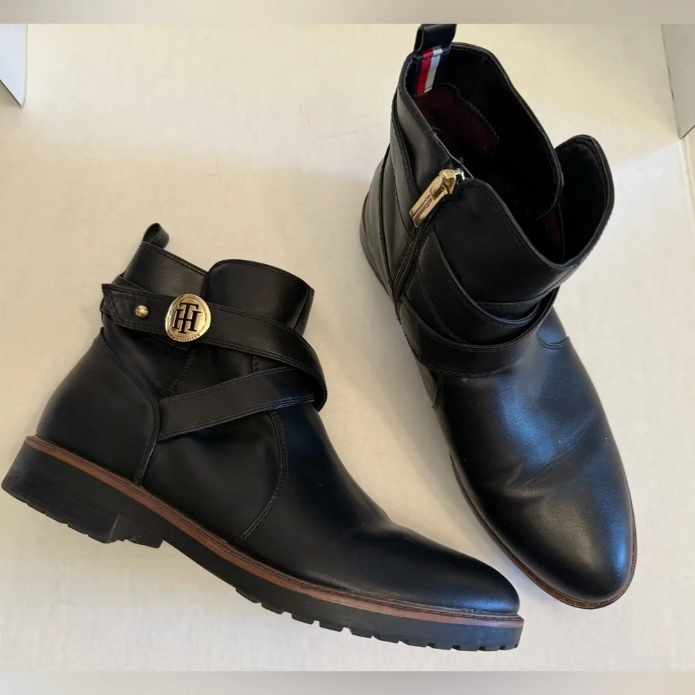 TOMMY HILFIGER FEINNIE ANKLE LEATHER BLACK BOOTS 9.5